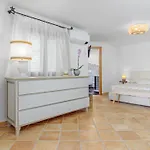 La Marina 5&1, Emma فيلة