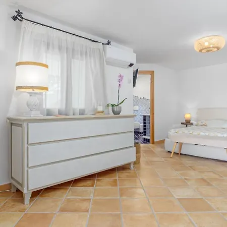 La Marina 5&1, Emma 빌라