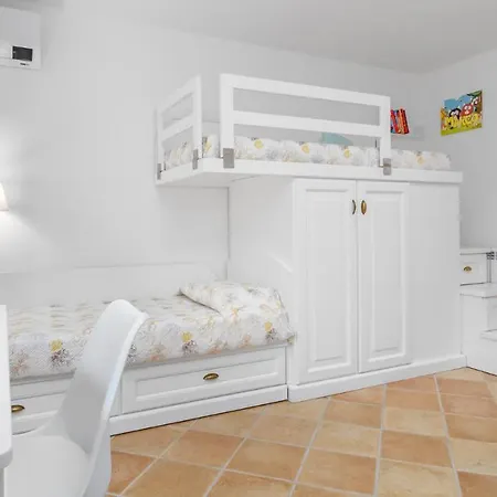 Villa La Marina 5&1, Emma