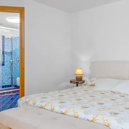 La Marina 5&1, Emma Πόρτο Τσέρβο