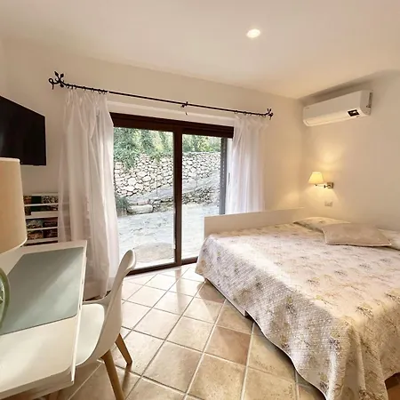 La Marina 5&1, Emma Вилла *